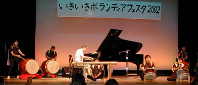 �����瑾�ۂƃs�A�m�ɂ��R���T�[�g